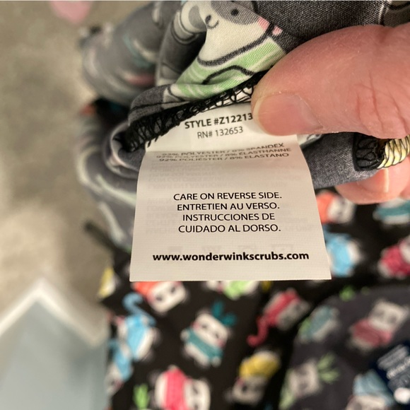 Zoe + Chloe Extra small XS Winter panda sweater weather Scrub Top Women Shirt - Picture 8 of 8